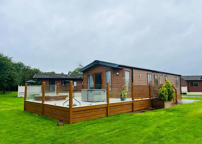 Meadows Lodge With Hot Tub