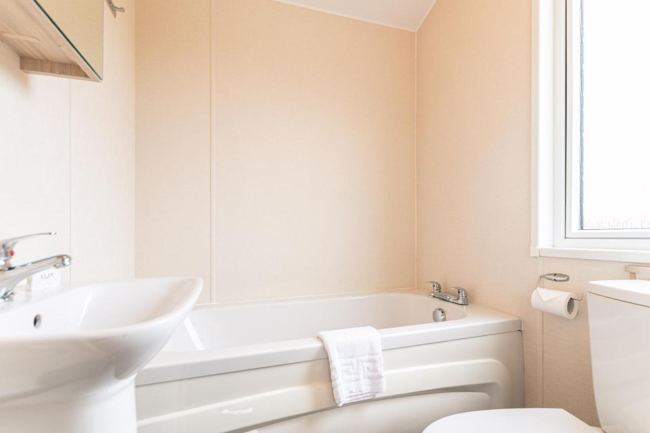 Lodge Meadows With Hot Tub Malton